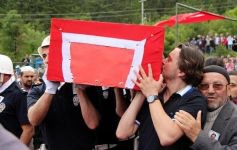 EŞİNE BÖYLE VEDA ETTİ