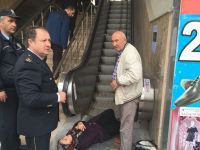 EŞİNİN YANINDA AYRILAMADI...