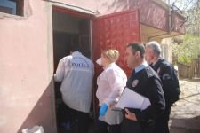 EVİNDE ÖLÜ BULUNDU....