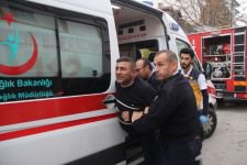 EVİNİ ATEŞE VERDİ, İTFAİYECİLER KURTARDI