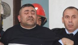 EVİNİ ATEŞE VERDİ, İTFAİYECİLER KURTARDI