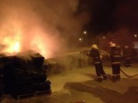 FABRİKADA KORKUTAN YANGIN