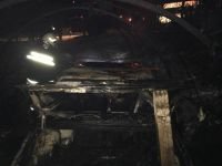 GARAJDAKİ OTOMOBİL ALEV ALEV YANDI