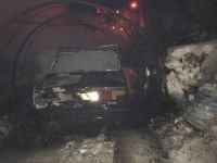 GARAJDAKİ OTOMOBİL ALEV ALEV YANDI