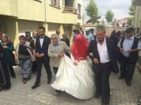 GENÇ ÇİFTE MUTLULUKLAR DİLİYORUZ