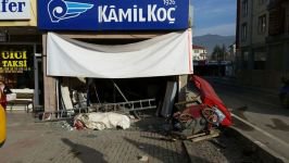 GENÇLER DÜKKANA DALDI!