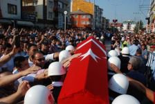 GÖZYAŞLARIYLA UĞURLANDI