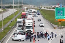 HİGHWAY YOLU KAPANDI ESNAF AYAKLANDI