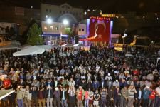 İNANMIŞ İNSANLARI MEYDANI TERK ETMİYOR