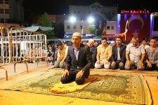 İNANMIŞ İNSANLARI MEYDANI TERK ETMİYOR