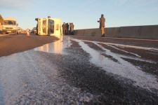 KADIN SÜRÜCÜ KAMYONU DEVİRDİ