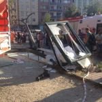 KAMYON OTOBÜS DURAĞINA DALDI