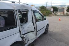 KAVŞAKTA YÜREKLERİ DAĞLAYAN KAZA