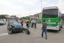 KIRMIZI IŞIKTA DURMAYINCA OTOBÜSE ÇARPTI