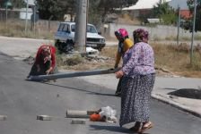 MAHALLEDEKİ KADINLAR AYAKLANDI