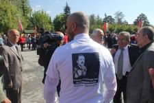 MAHMUT ALAN'DAN TİŞÖRTLÜ PROTESTO
