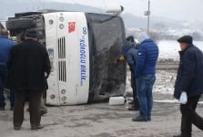 ÖĞRENCİ SERVİSİ DEVRİLDİ