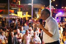 ONBİNLER MEYDANLARDAN AYRILMIYOR