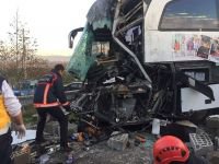 OTOBÜS TIR'A ARKADAN ÇARPTI, CAN PAZARI YAŞANDI