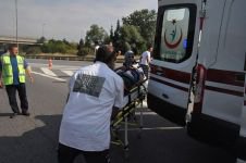 OTOMOBİL BARİYERLERE SAPLANDI