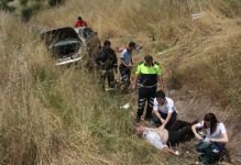 OTOMOBİL DEFALARCA TAKLA ATARAK DURDU