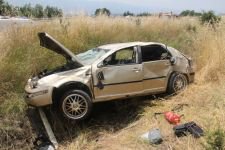 OTOMOBİL DEFALARCA TAKLA ATARAK DURDU