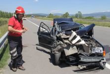 OTOMOBİL KAĞIT GİBİ EZİLDİ