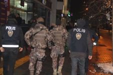 ÖZEL HAREKAT SOKAĞA İNDİ...