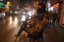 ÖZEL HAREKAT SOKAĞA İNDİ...