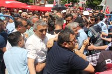 POLİS CHP'Lİ GRUBA MÜDAHALE ETTİ