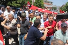 POLİS CHP'Lİ GRUBA MÜDAHALE ETTİ