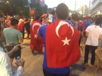SANTOS TÜRK BAYRAĞIYLA YÜRÜDÜ