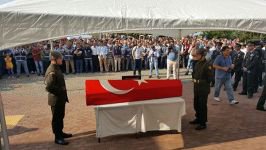 ŞEHİDİMİZ GÖZYAŞLARIYLA TOPRAĞA VERİLDİ