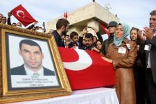 ŞEHİT KAYMAKAMIMIZ GÖZYAŞLARIYLA TOPRAĞA VERİLDİ