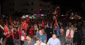 ŞEHİT POLİSİMİZ İÇİN YÜRÜDÜLER