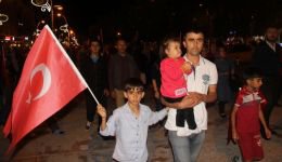 ŞEHİT POLİSİMİZ İÇİN YÜRÜDÜLER
