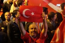ŞEHİT POLİSİMİZ İÇİN YÜRÜDÜLER