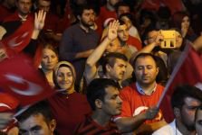 ŞEHİT POLİSİMİZ İÇİN YÜRÜDÜLER