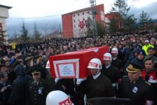 SEVDİĞİNE SON KEZ BAKTI