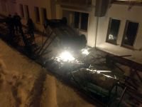 SİTENİN BAHÇESİNE UÇTU