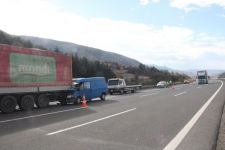 SÜRÜCÜ UYUDU, TIR'A ARKADAN GİRDİ