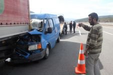 SÜRÜCÜ UYUDU, TIR'A ARKADAN GİRDİ