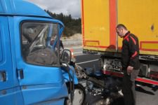 SÜRÜCÜ UYUDU, TIR'A ARKADAN GİRDİ