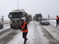 TIR'IN KAPATTIĞI TEM OTOYOLU YENİDEN AÇILDI!