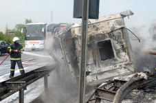 TIR SÜRÜCÜSÜ YANARAK CAN VERDİ