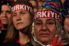 UĞUR IŞILAK BİNLERCE KİŞİYİ ÇOŞTURDU