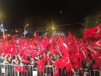 UĞUR IŞILAK BİNLERCE KİŞİYİ ÇOŞTURDU