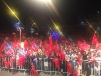 UĞUR IŞILAK BİNLERCE KİŞİYİ ÇOŞTURDU