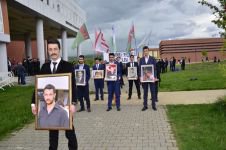 ÜLKÜCÜLERDEN AİBÜ'DE GÖVDE GÖSTERİSİ