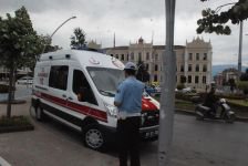 VALİLİK ÖNÜNDE HAREKETLİ ANLAR